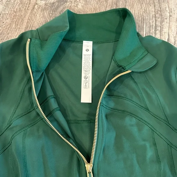 NEW with tags! Lululemon Define Jacket *Nulu
Everglade Green / Gold zipper Sz 14 - Picture 5 of 7